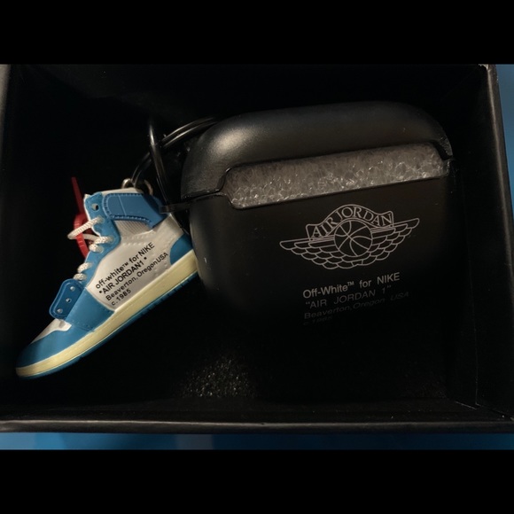 Airpod Case - Picture 2 of 7